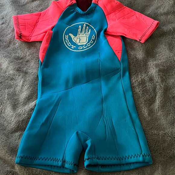 Body glove wetsuit child used for a photo shoot once - Picture 1 of 9